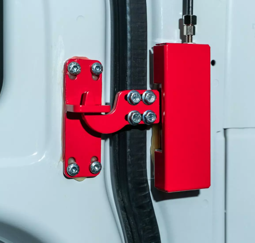 Carbolt 103. Basis unit met 2 sloten, 1x achterdeuren en 1x zijdeur inclusief montage