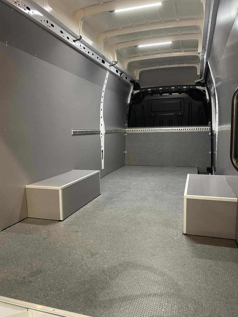 Wielkastbescherming glad uitgevoerd in 15mm lichtgrijs betonplex,  afgewerkt met aluminium hoeklijn