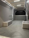 Wielkastbescherming glad uitgevoerd in 15mm lichtgrijs betonplex,  afgewerkt met aluminium hoeklijn
