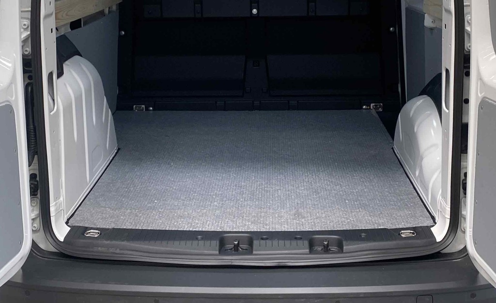 Vloer 9mm berken antislip, rondom afgekit en voorzien van ingefreesde instapstrippen. (S02).