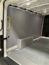 Wielkastbescherming glad uitgevoerd in 15mm lichtgrijs betonplex,  afgewerkt met aluminium hoeklijn